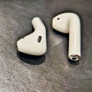 Apple Wireless White Earbuds Airpods. New.
